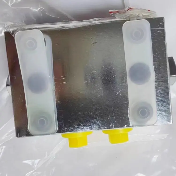 Фото Замок для опорных стоек автокрана XCMG QY25K, двухсторонний гидравлический вертикальный замок для опорных стоек автокрана №2