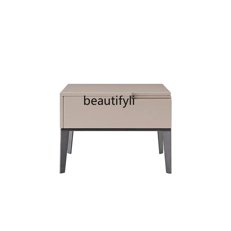 

Итальянский минималистичный планшетофон для спальни