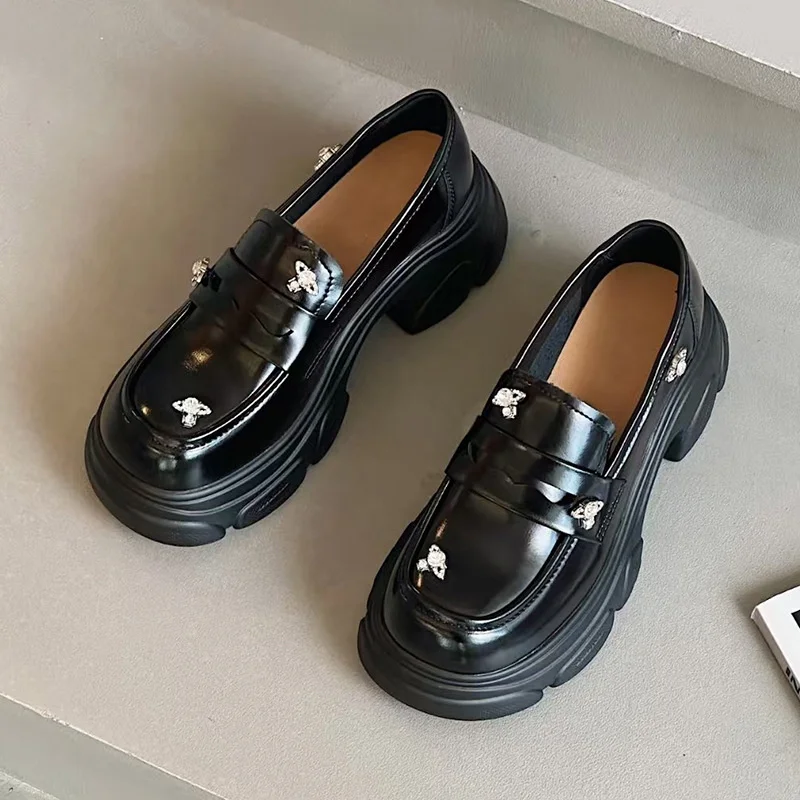 Мокасины украшенные стразами кроссовки с круглым носком и бабочкой черное