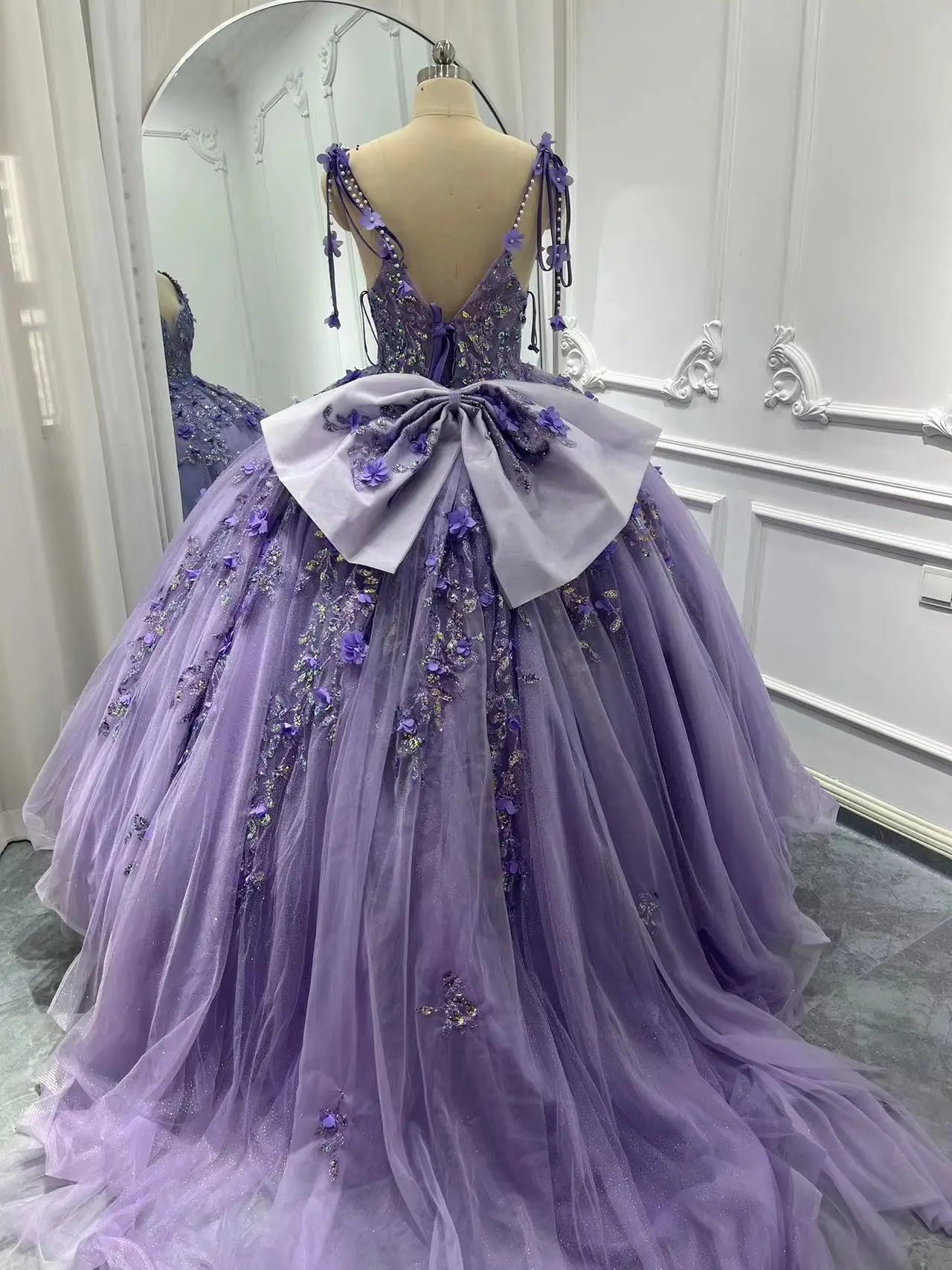 Великолепное 100% реальное изображение сиреневого платья Quinceanera с v-образным