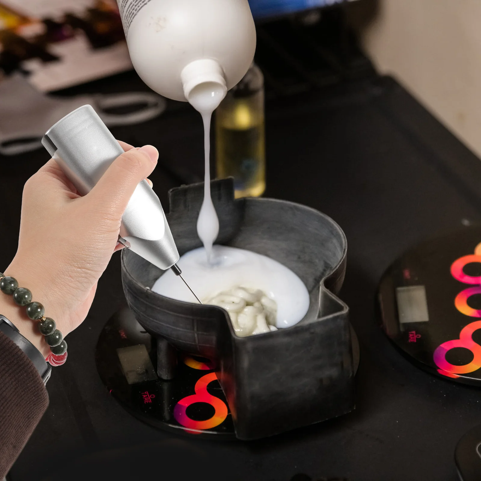 

Balloon Whisk Paste Stirrer Electric Hand Blender Hair Coloring Tool Electric Stirrer Kitchen Whisk Household Dye Stirring Stick