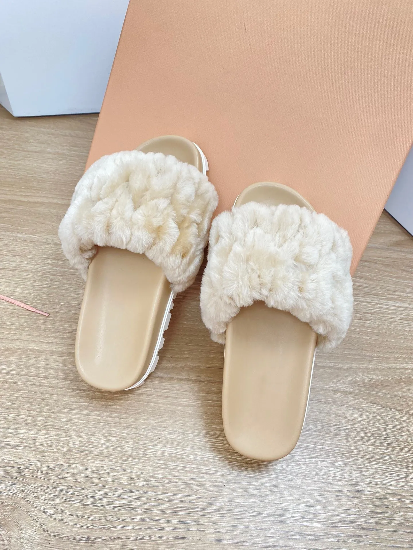 

2023 летние плюшевые шлепанцы, брендовые модные сандалии, шлепанцы в Корейском стиле, зимняя женская обувь с открытым носком, Уличная Повседневная нескользящая обувь на плоской подошве