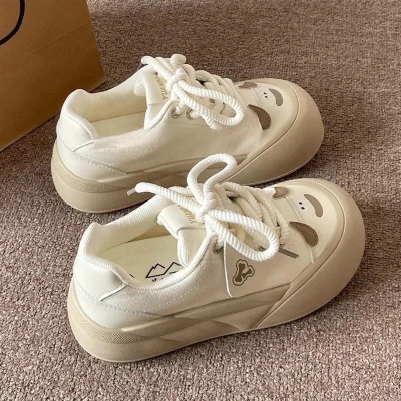 Весенние кроссовки на платформе с большим носком женские массивные туфли