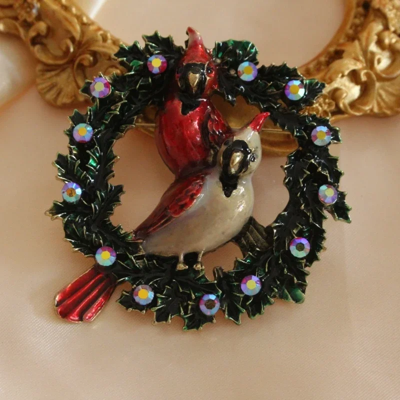 

Classic Vintage Enamel Drop Oil Flower Ring Parrot Breast Needle Fashion Handmade Exquisite Animal Clothing Emblem Accessories