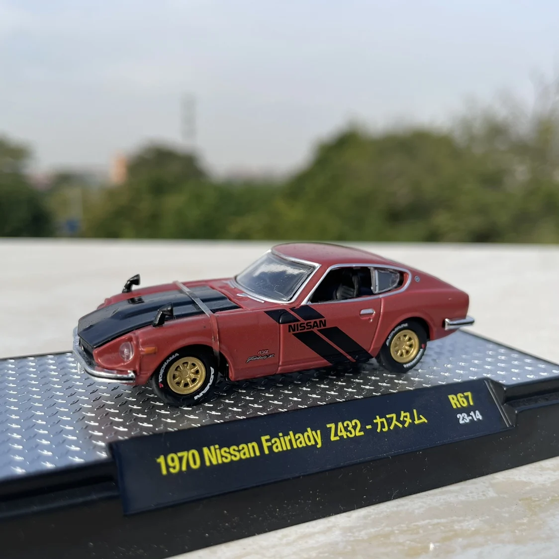 Фото Литой под давлением масштаб 1:64 Nissan Z432 спортивный автомобиль модель автомобиля из сплава Коллекционная игрушка в подарок сувенир дисплей орнамент №1