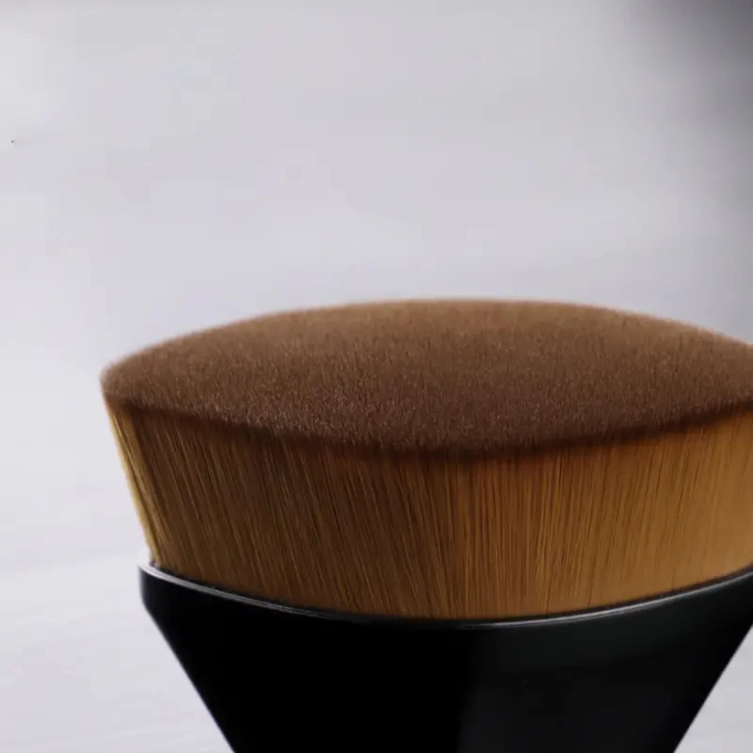 Портативная Кисть для нанесения основы и макияжа в удобном футляре хранения 1 шт.