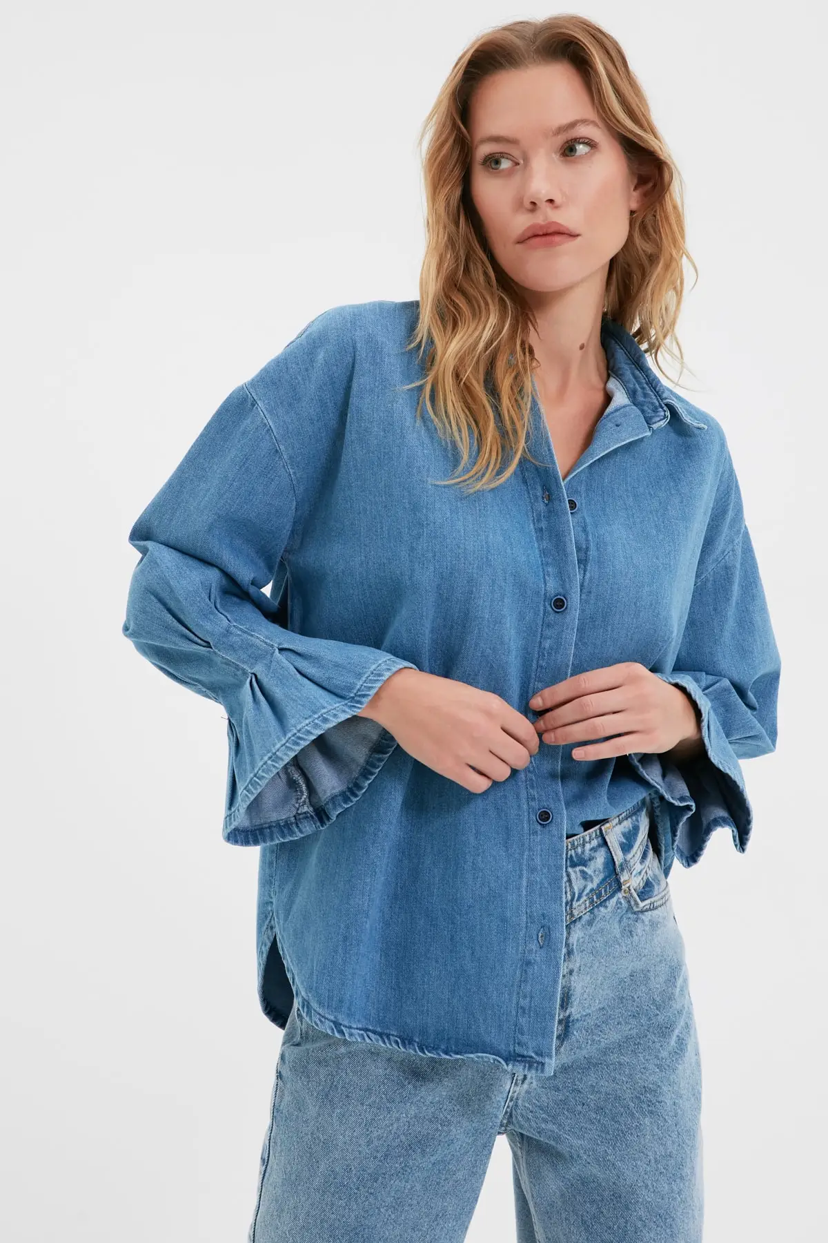 

Trendyol Sleeve Detailed Denim Shirt TWOAW22GO0874