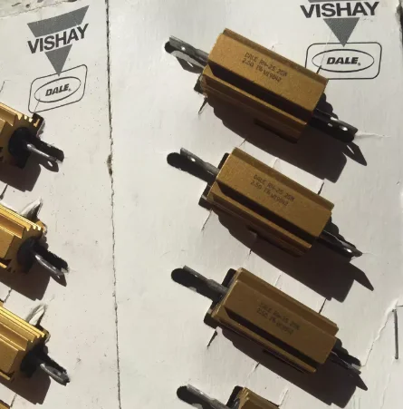 Фотоэлемент RH025R56 дл 0 56R 25 Вт 1% Ом 5% VISHAY RH25 алюминиевая фотоэлемент устойчивость к