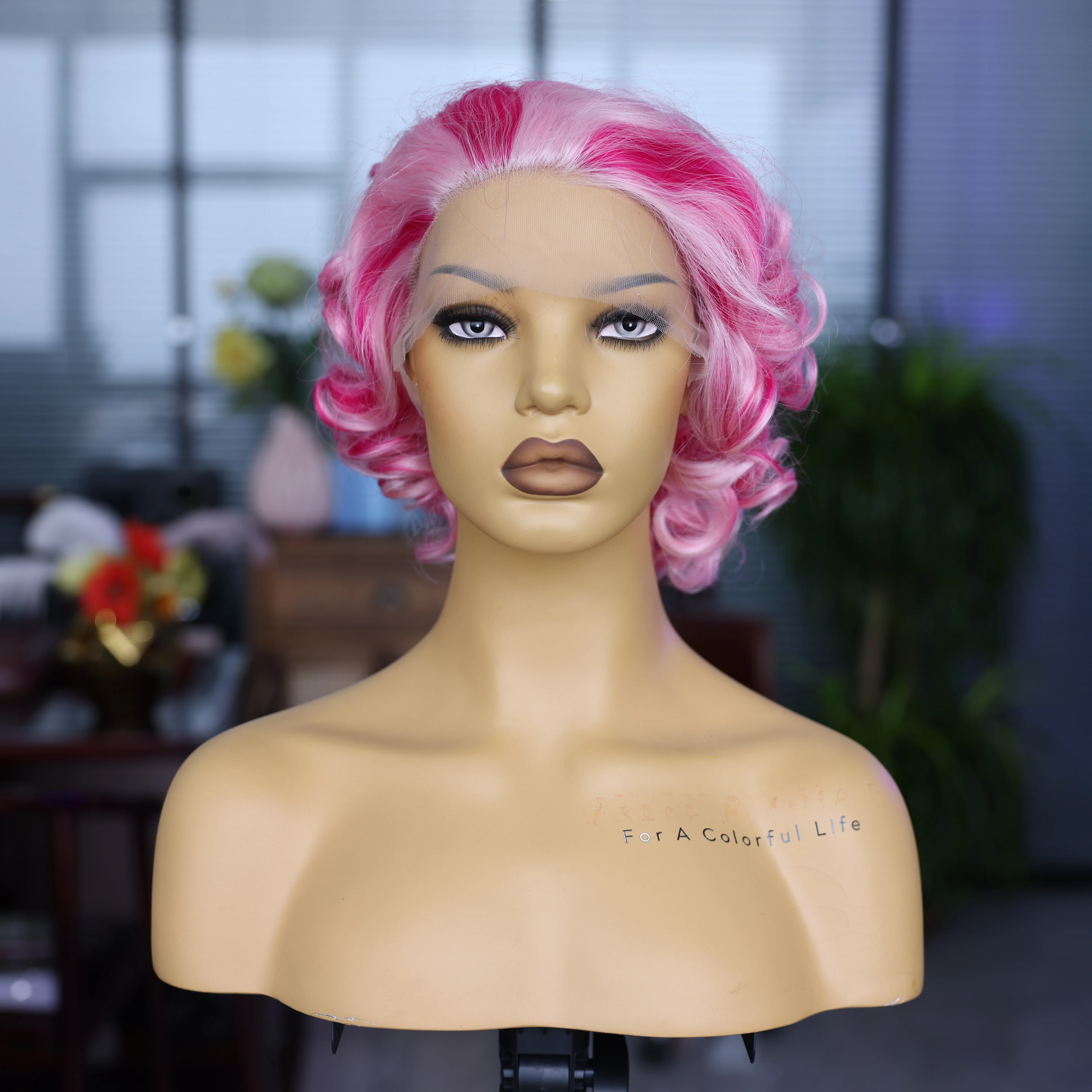 Парик для косплея богиня синтетический с розовым градиентом короткими