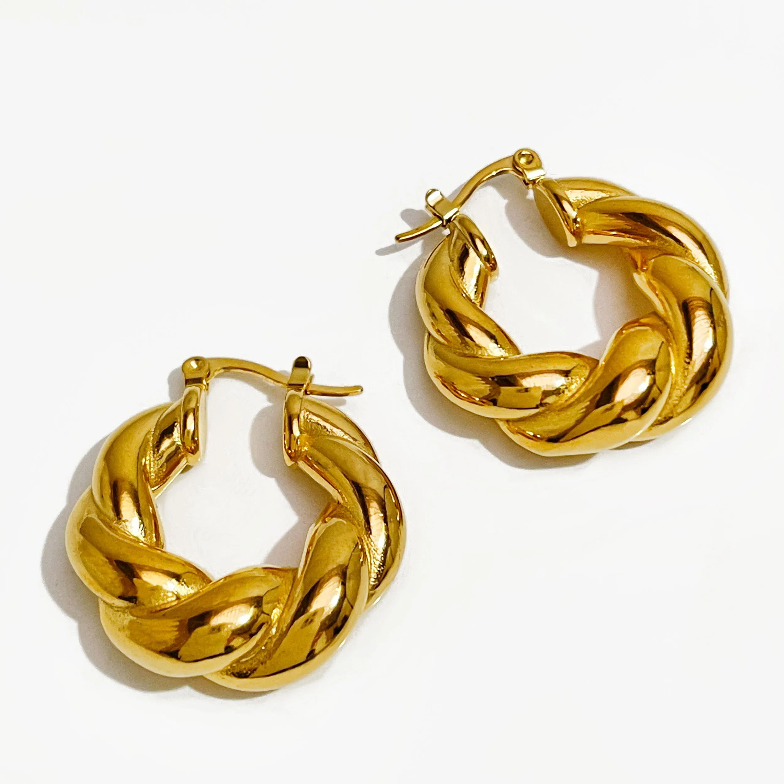 

Peri'sbox Chunky Solid 18K Gold Plated Twisted Thick Hoop Earrings Women Stainless Steel Statememt Rope Huggie Earring Unusual