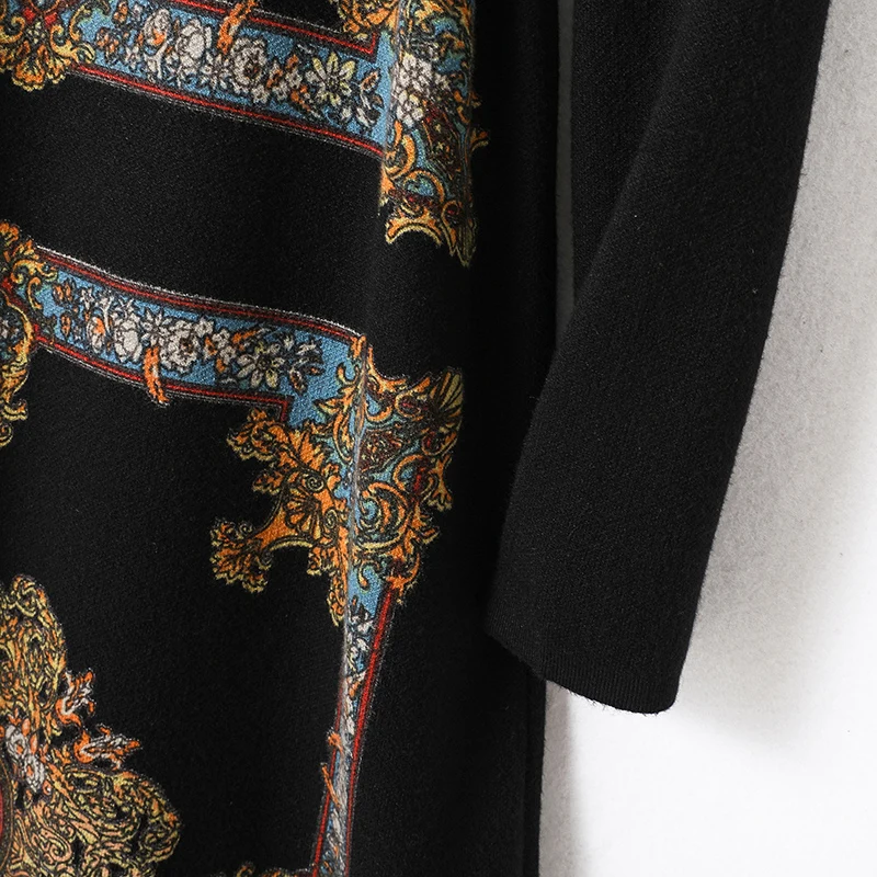 Женское трикотажное платье-свитер с длинным рукавом и поясом