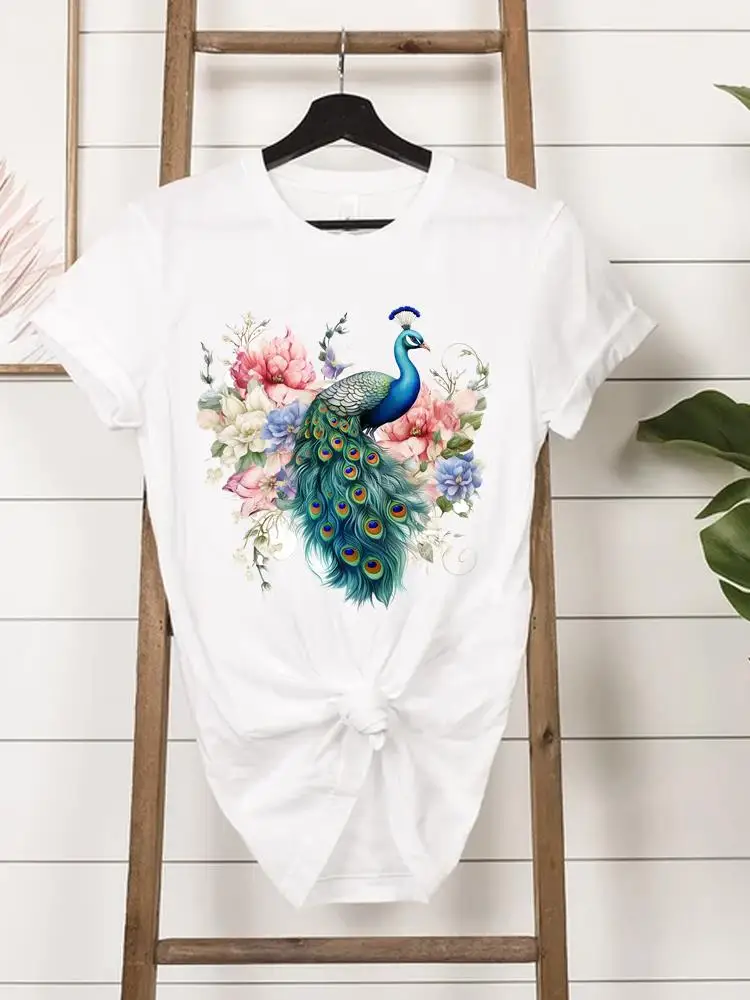 Женская футболка с коротким рукавом круглым вырезом и принтом