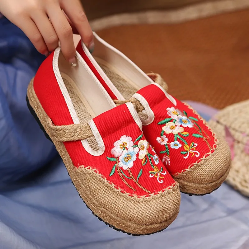 2022 Spring New Embroidered Shoes Ladies Embroidered Linen Shoes Ethnic Style Shallow Mouth Slip-on Embroidered Shoes