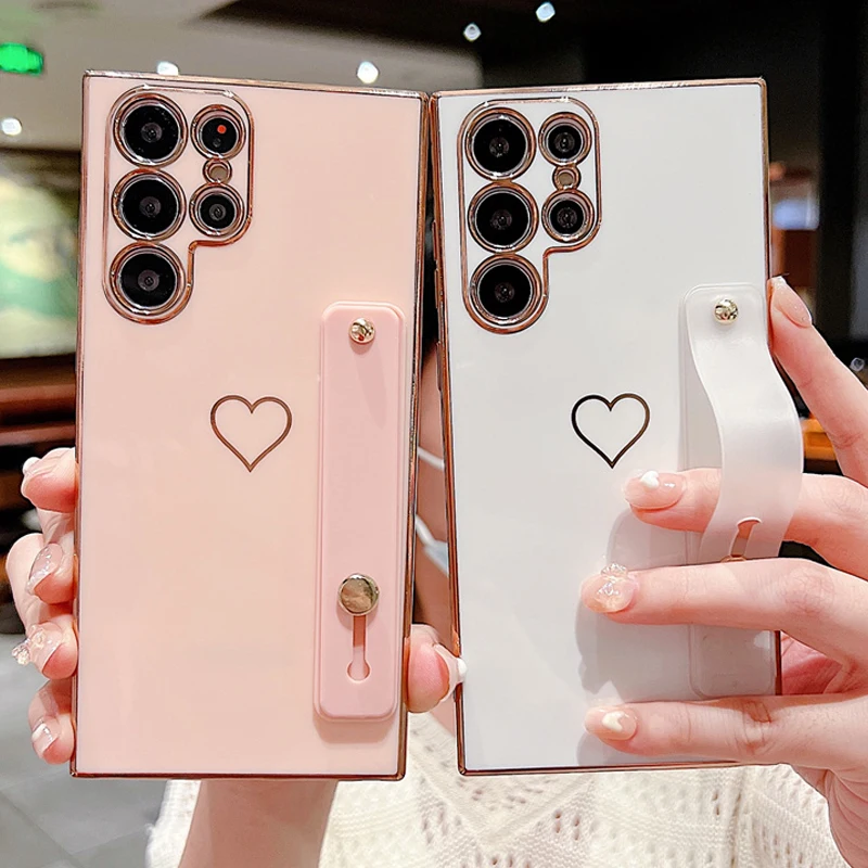 

Love Heart Plating Wristband Bracket Phone Case For Samsung Galaxy S22 Plus Ultra S21 S20 FE A53 A13 A33 Soft TPU Back Cover
