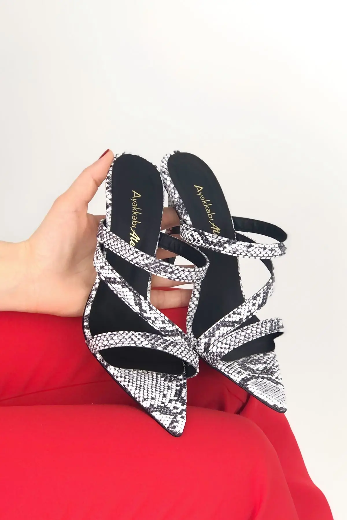 

Women's Fashion Snake Patterned Heels Slippers