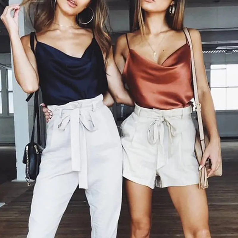 Майка женская атласная с V-образным вырезом тонкий однотонный топ на бретелях