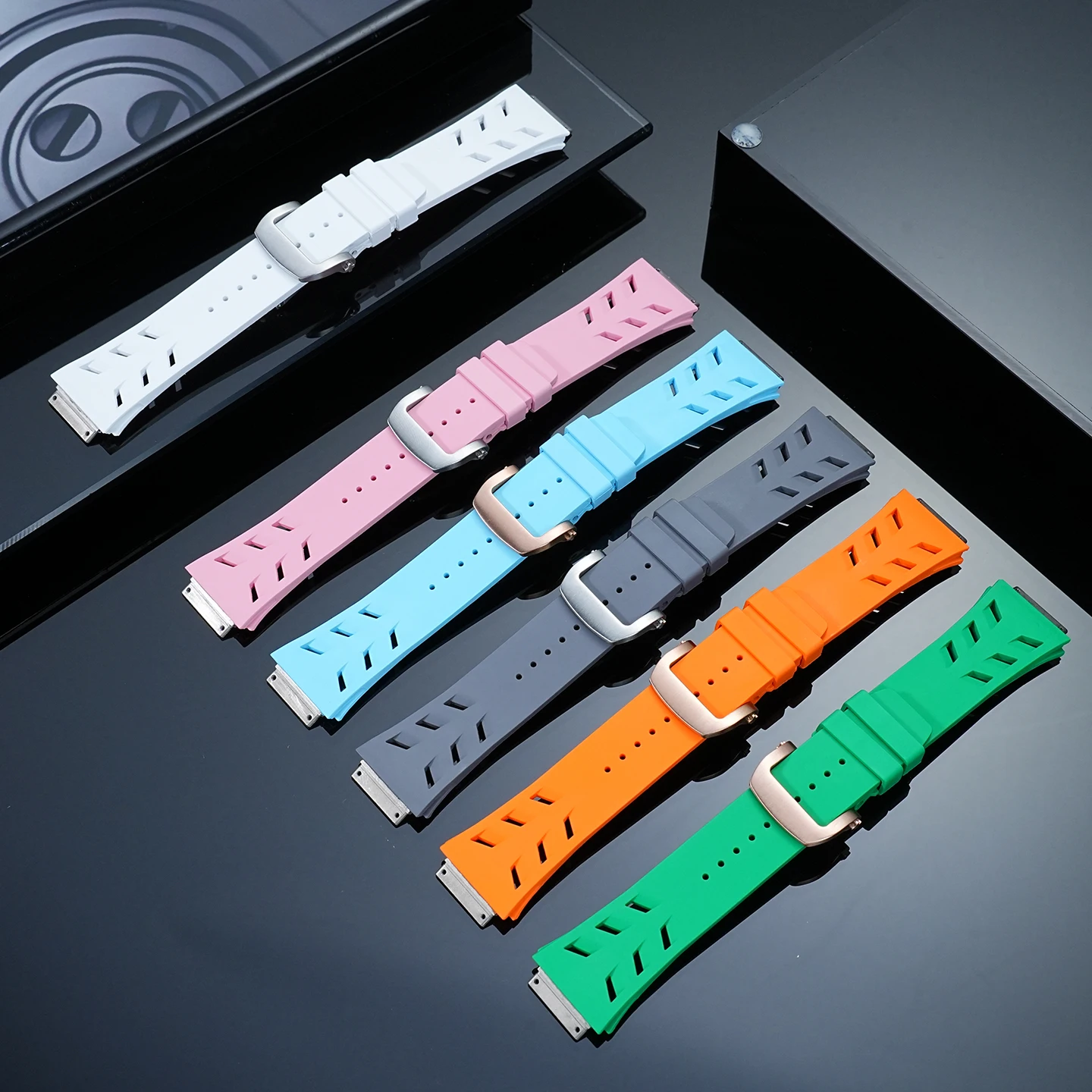 Фото Ремешок из фторкаучука для женских часов серии Richard Mille RM67-01 RM67-02 с удобной дышащей складной застежкой Shark. №4