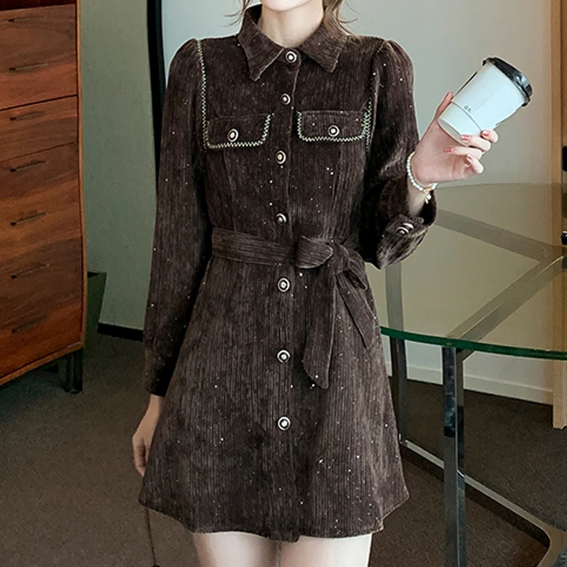 

Женское однобортное платье-поло с воротником-поло и длинными рукавами