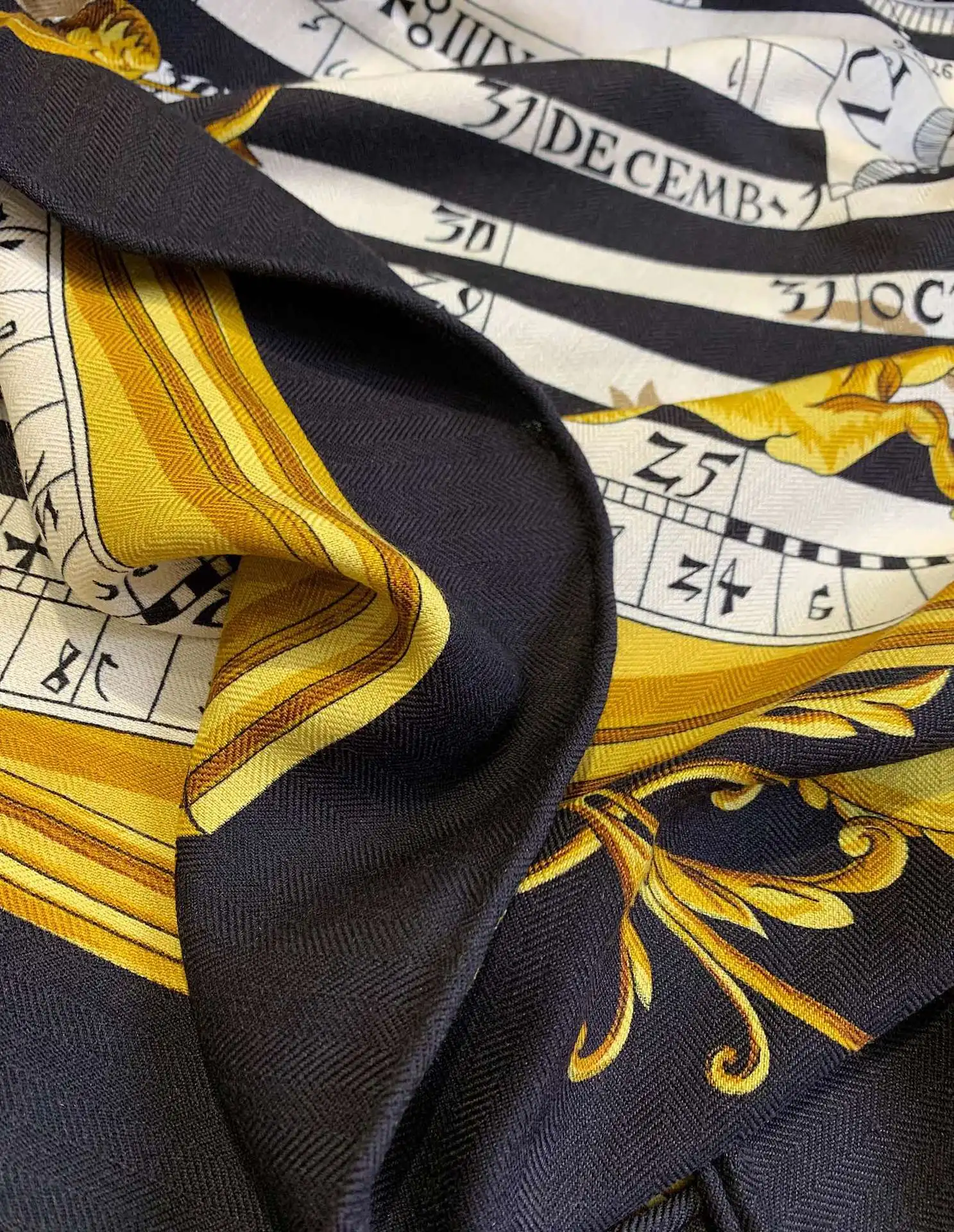 Рисунок 3 - Новый дизайнерский шарф двойного цвета с принтом