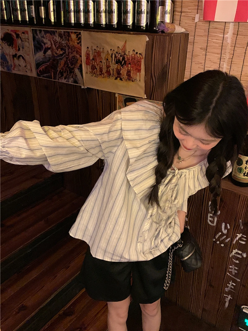 

GM2383 Ruffle Stripe Doll Neck Lace-up Long Sleeve Shirt