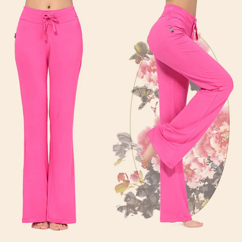 Рисунок 3 - Однотонные спортивные брюки с широкими штанинами