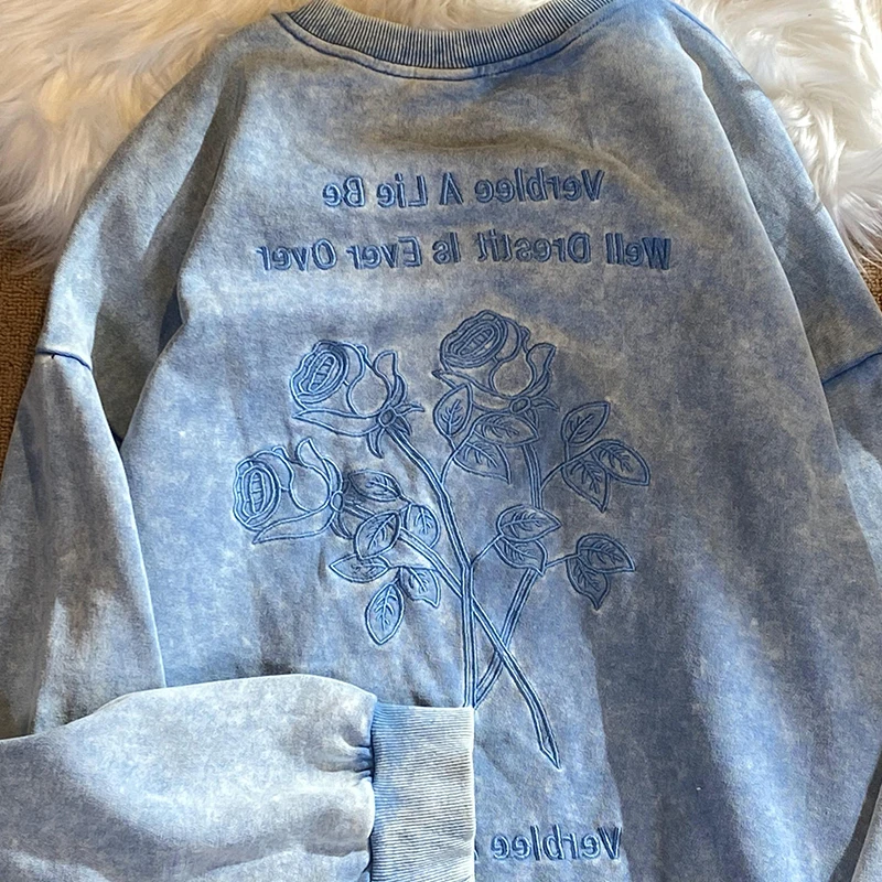 Женская толстовка с капюшоном круглым вырезом и длинным рукавом вышивкой в