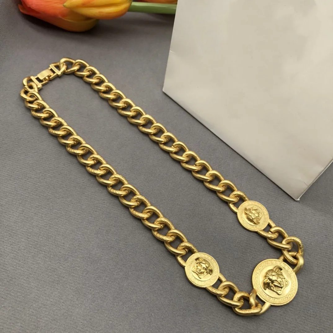 

Popular Electroplated Necklaces and Bracelets in Europe and America