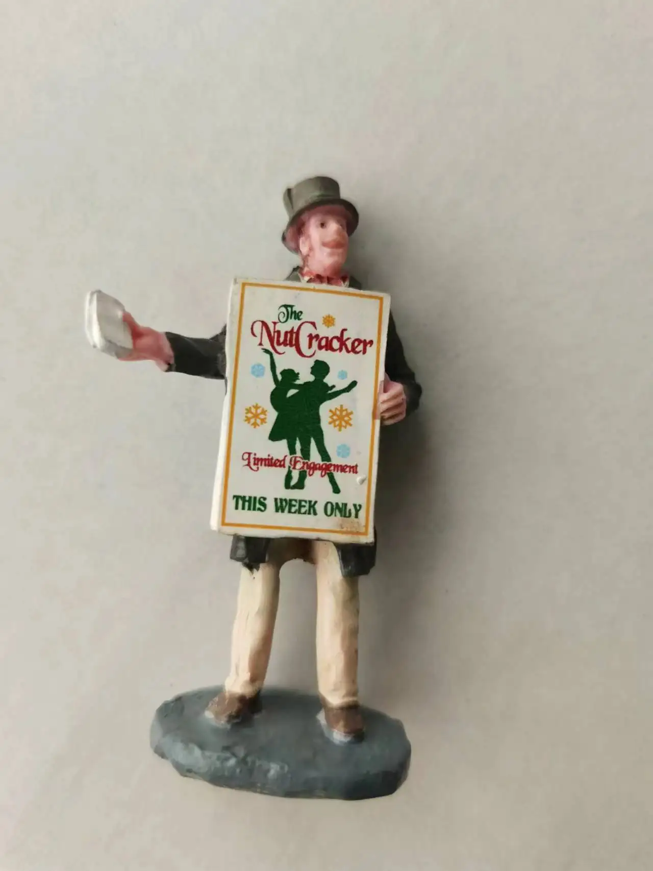 

Resin figure mental psychological sand table game box court therapy nut cracker