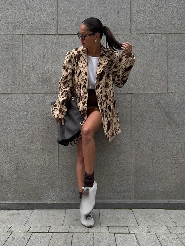 Женская куртка с леопардовым принтом Осень-зима 2024