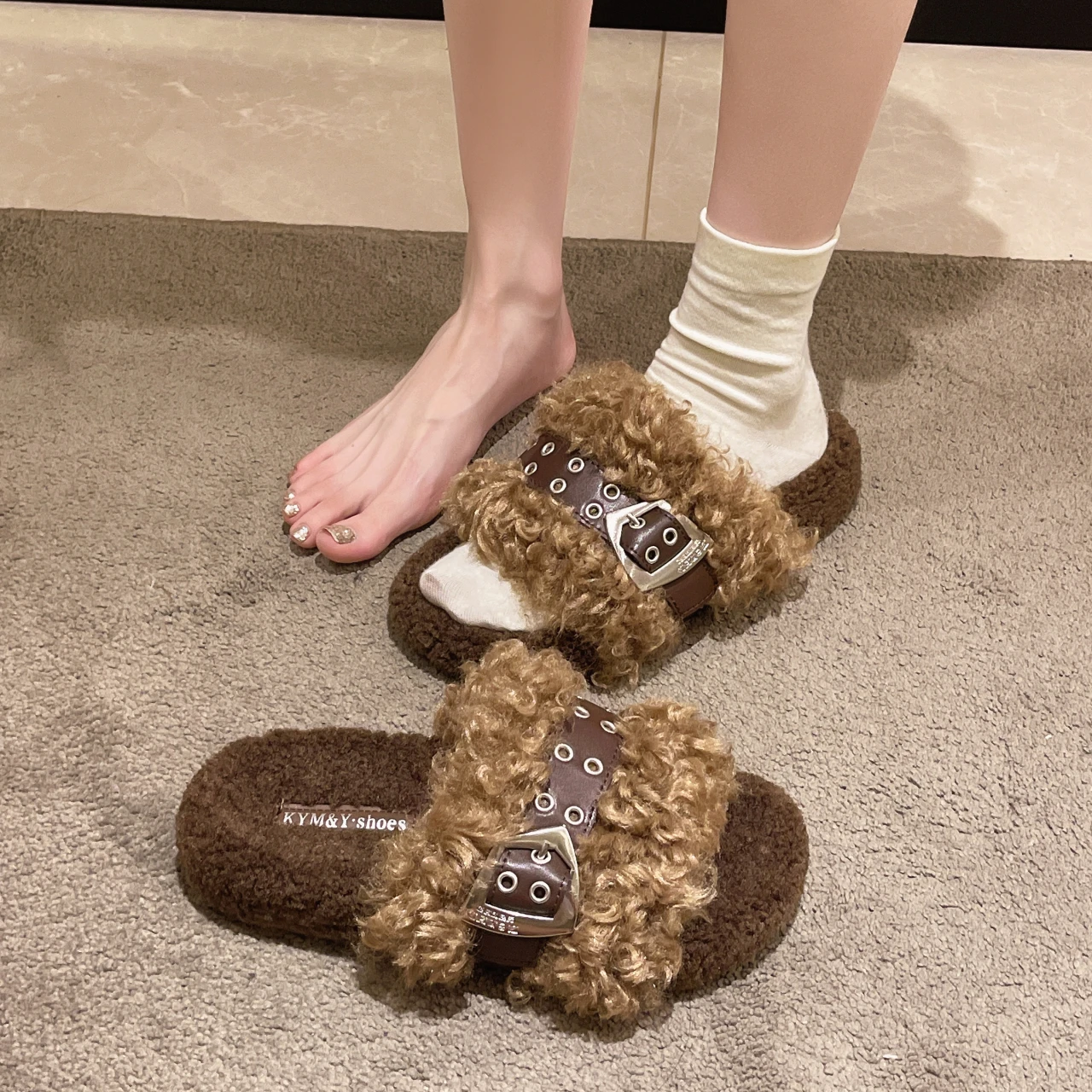 Шлепанцы женские меховые Сланцы на платформе Роскошные сланцы плюшевая обувь