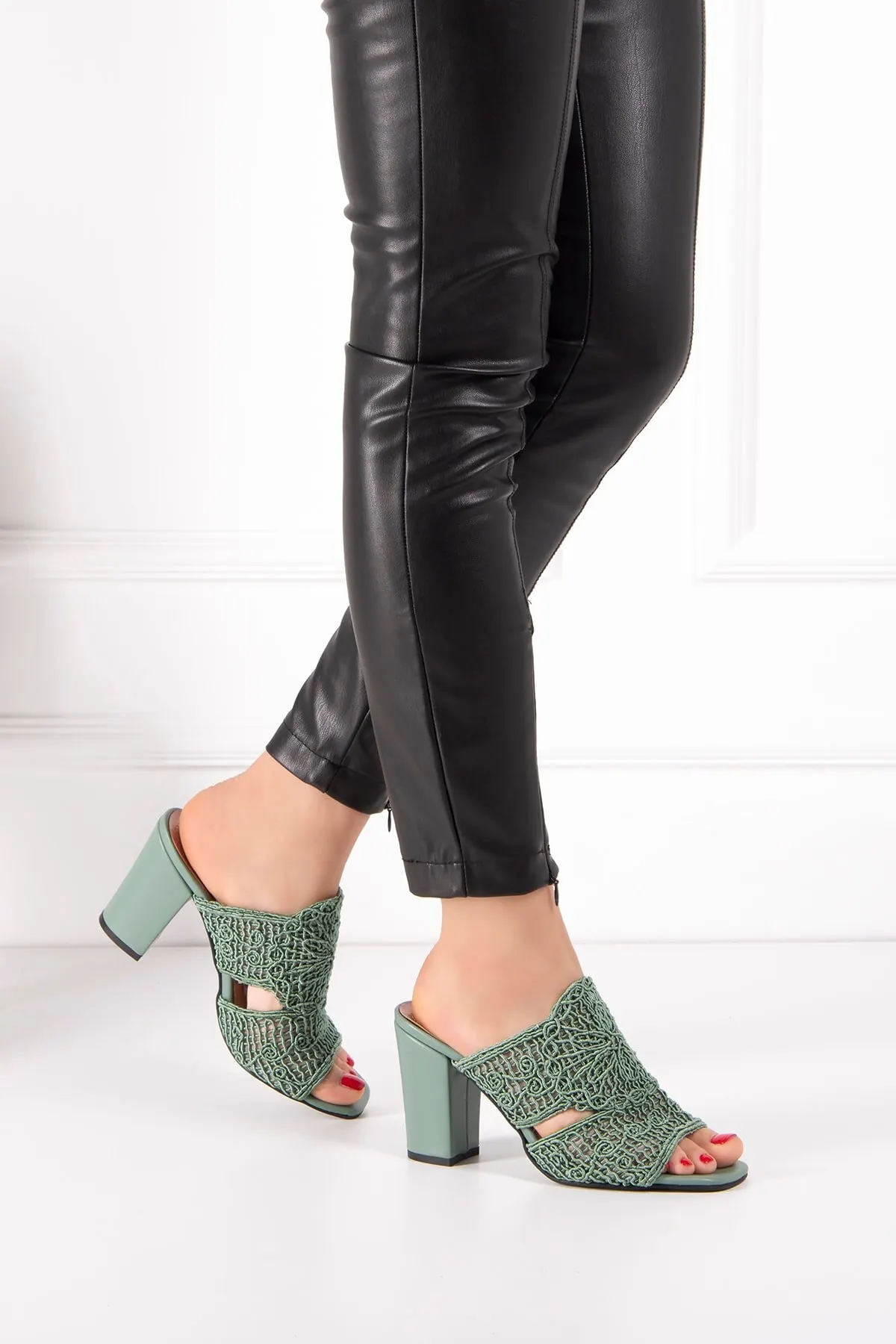

Women's Fashion Comfort Slippers Sandals