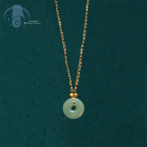 Китайское ожерелье с подвеской из искусственного нефрита