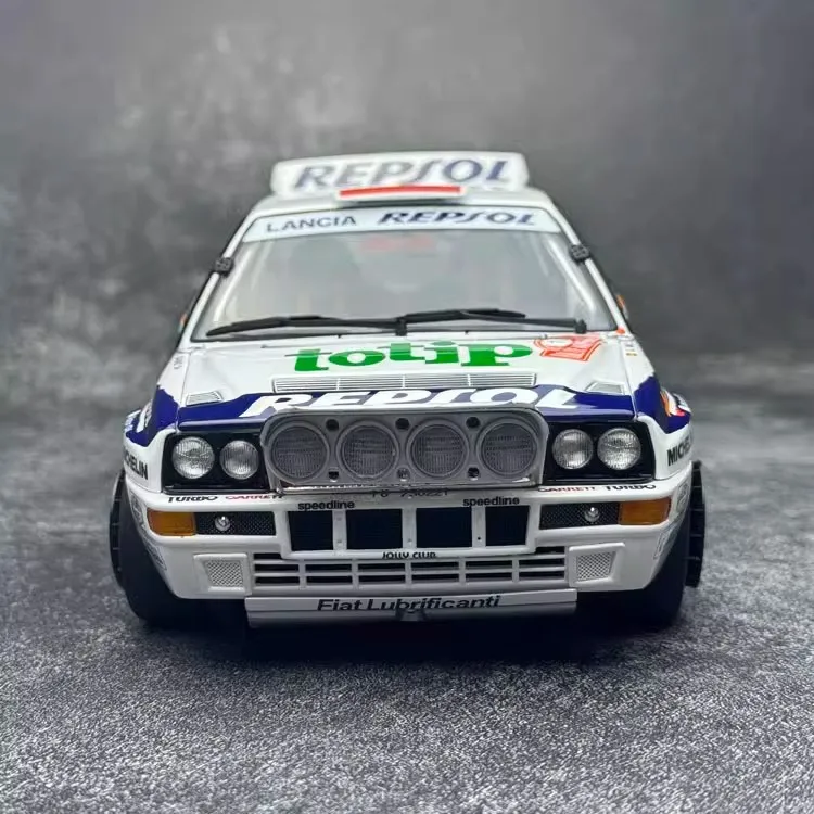 Модель автомобиля Kyosho 1/18 Lancia Delta Hf Integrale 1993) # 1 модель гоночного имитация комнаты