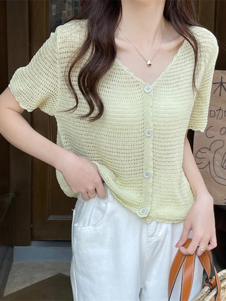 

Korean version of simple design sense niche hollow thin knitted sunscreen clothes 2023 summer small fresh T-shirt top woman