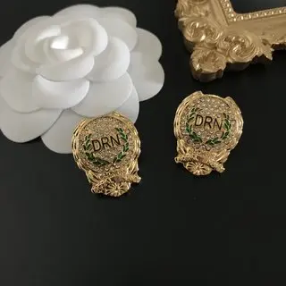 

Винтажные серьги-значки средневековой серии