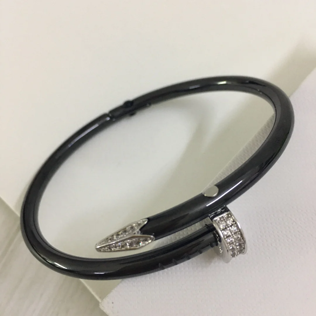 

Temperament New Ceramic Black Bracelet