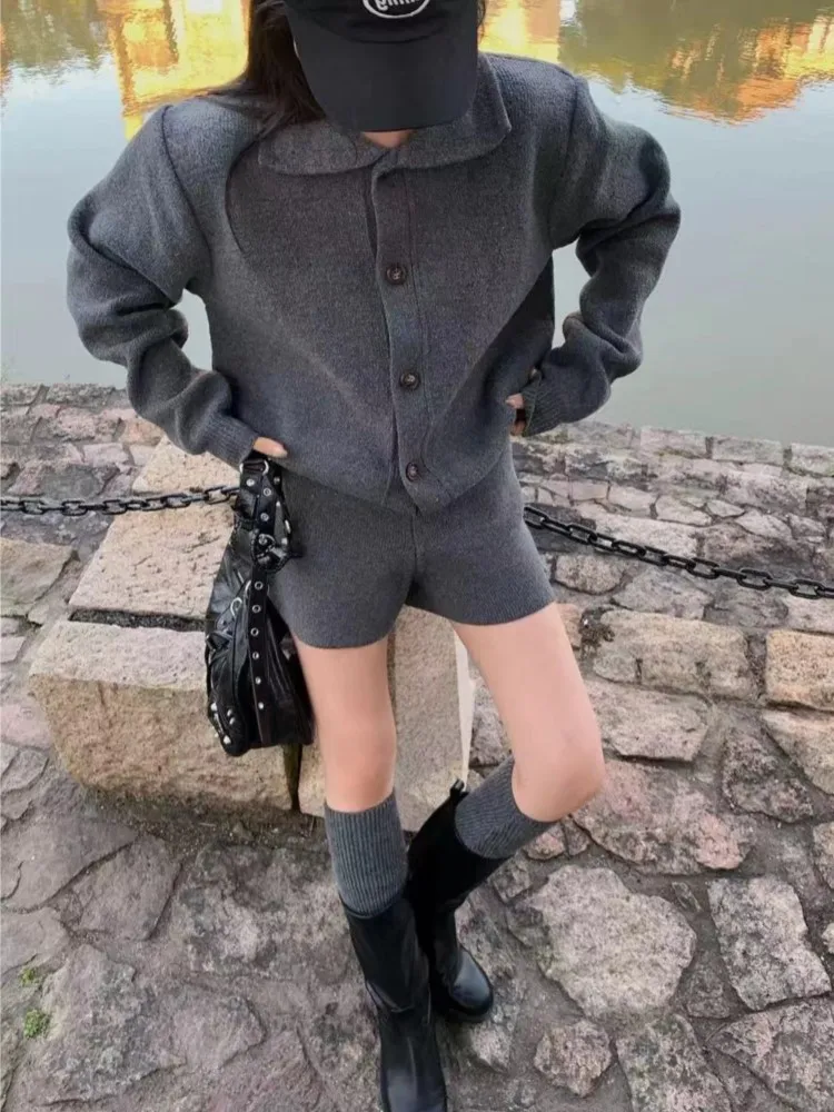 Комплект вязаных шорт для женщин осень 2024 новые однобортные кардиганы с отложным