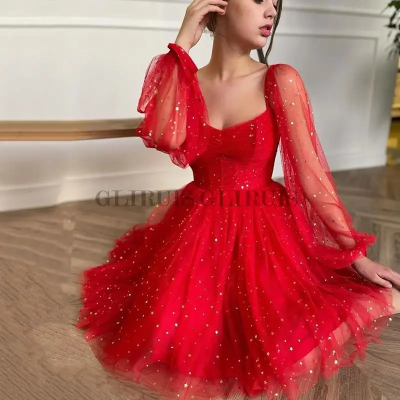 Красное короткое платье для выпускного вечера с длинным рукавом и золотыми