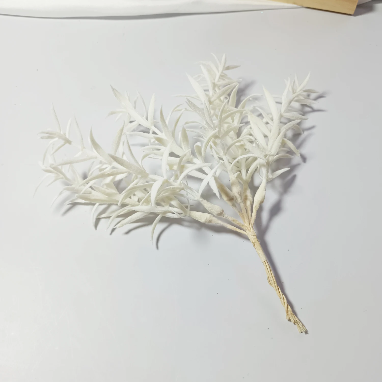 

Гибридные цветы цвета слоновой кости Pramen для декора