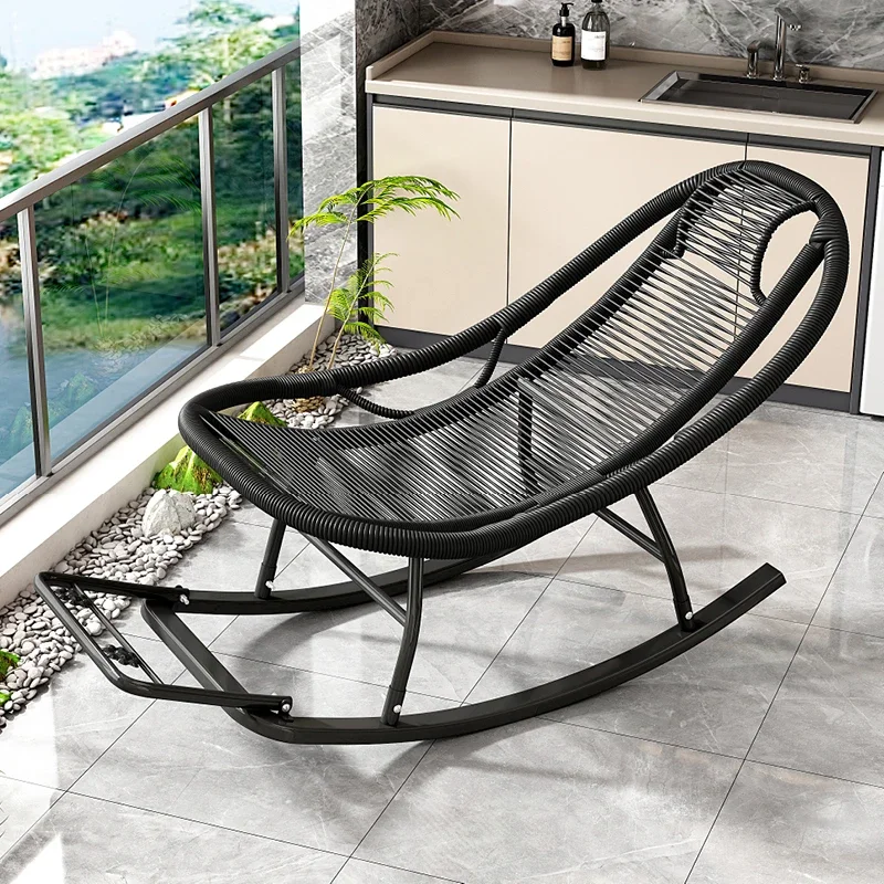 Уличное кресло-качалка из ротанга скандинавское для балкона гостиной спальни