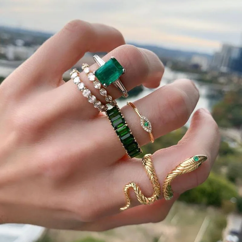 

6 Piece Light Luxury Jewelry Creative Green Snake Rings Women with Retro Emerald Zircon Joint Rings for Women