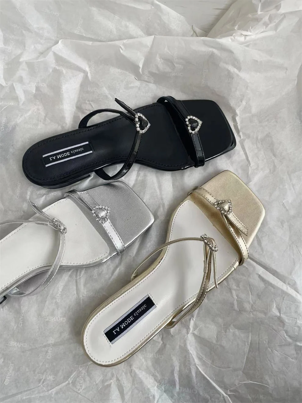 

Босоножки в сказочном стиле, серебристые квадратные босоножки