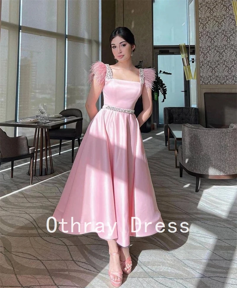 Женские Розовые атласные платья для выпускного вечера с бисером и перьями