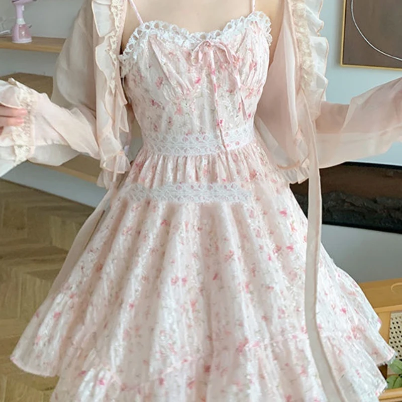 Мини-платье на бретелях без рукавов с цветочным принтом |