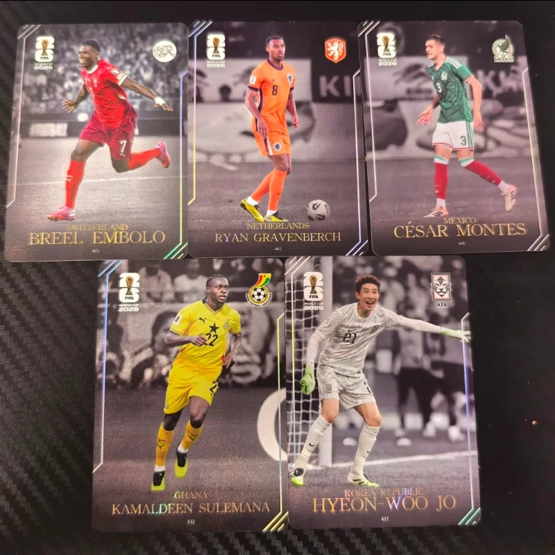 Фото Официальные коллекционные карточки Panini 2026 FIFA World Cup: Ультра-бокс, набор-сюрприз, подарки для футбольных фанатов №3