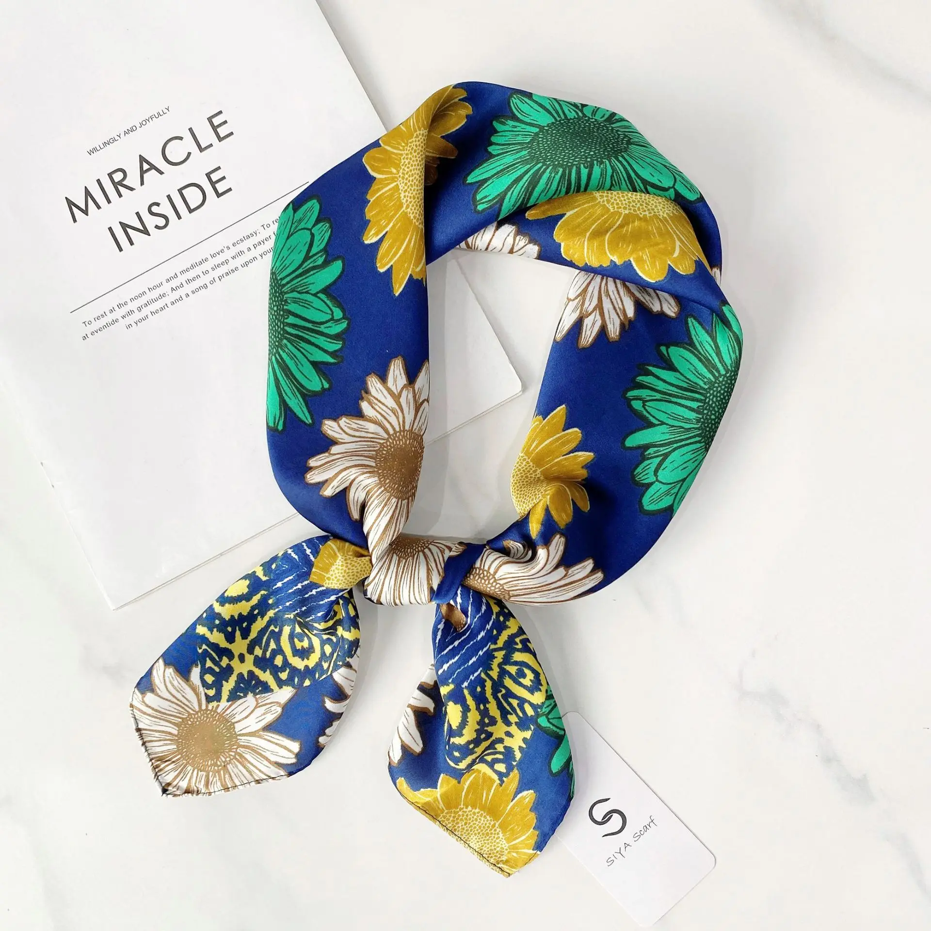 

2023 New 70x70cm Women Multifunction Polyester Silk Scarf Daisy Flower Printed Casual Satin Small Square Wraps Scarves Shawl