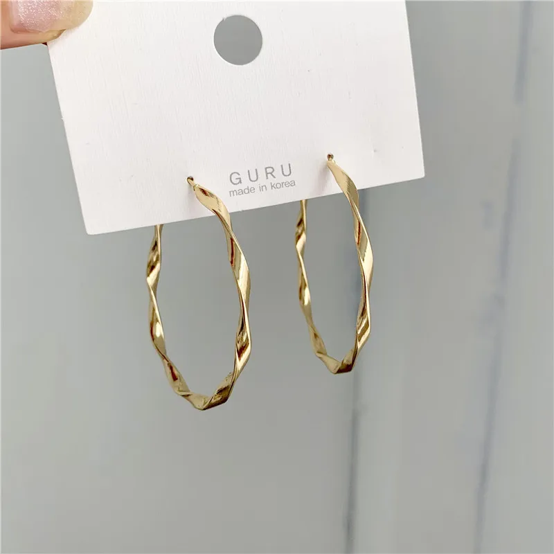 

Korean INS style with the same simple temperament personality all-match lightly curved large circle earrings earrings earrings f