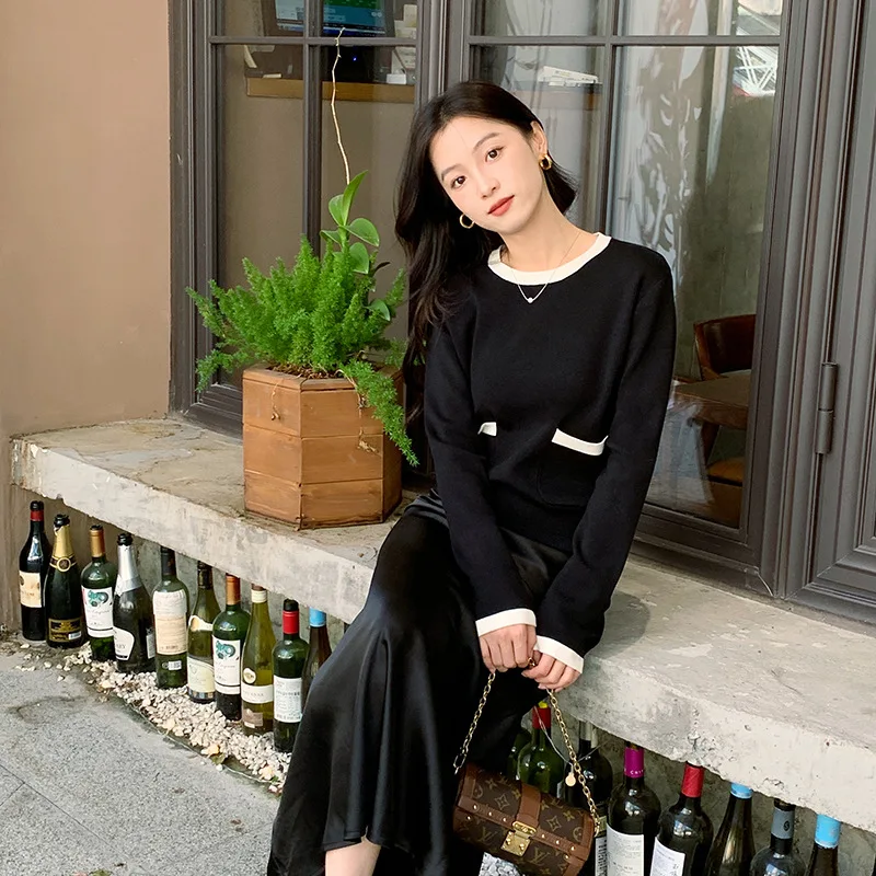 Женский свитер с карманами и круглым вырезом в стиле 90-х