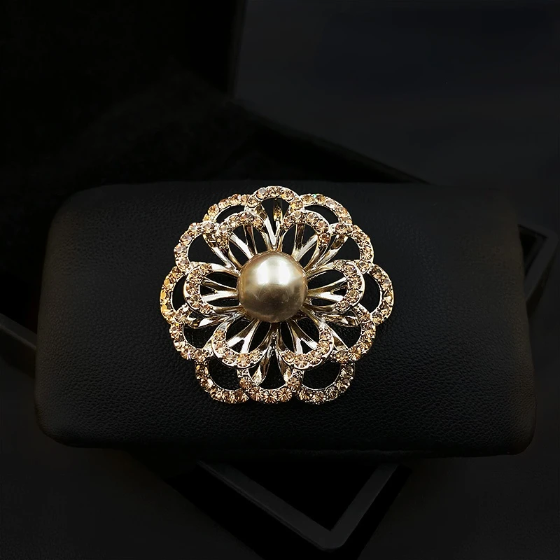 

Dark Flash Flower Brooch Exquisite High-End Corsage for Women Luxury Elegant Retro Suit Coat Accessories Rhinestone Jewelry Pins