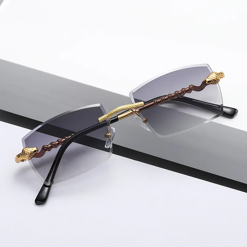 

2023 New Polygon Rimless Sunglasses Women Retro Snake Decoration Clear Ocean Lens Eyewear Men Sun Glasses UV400 Shades